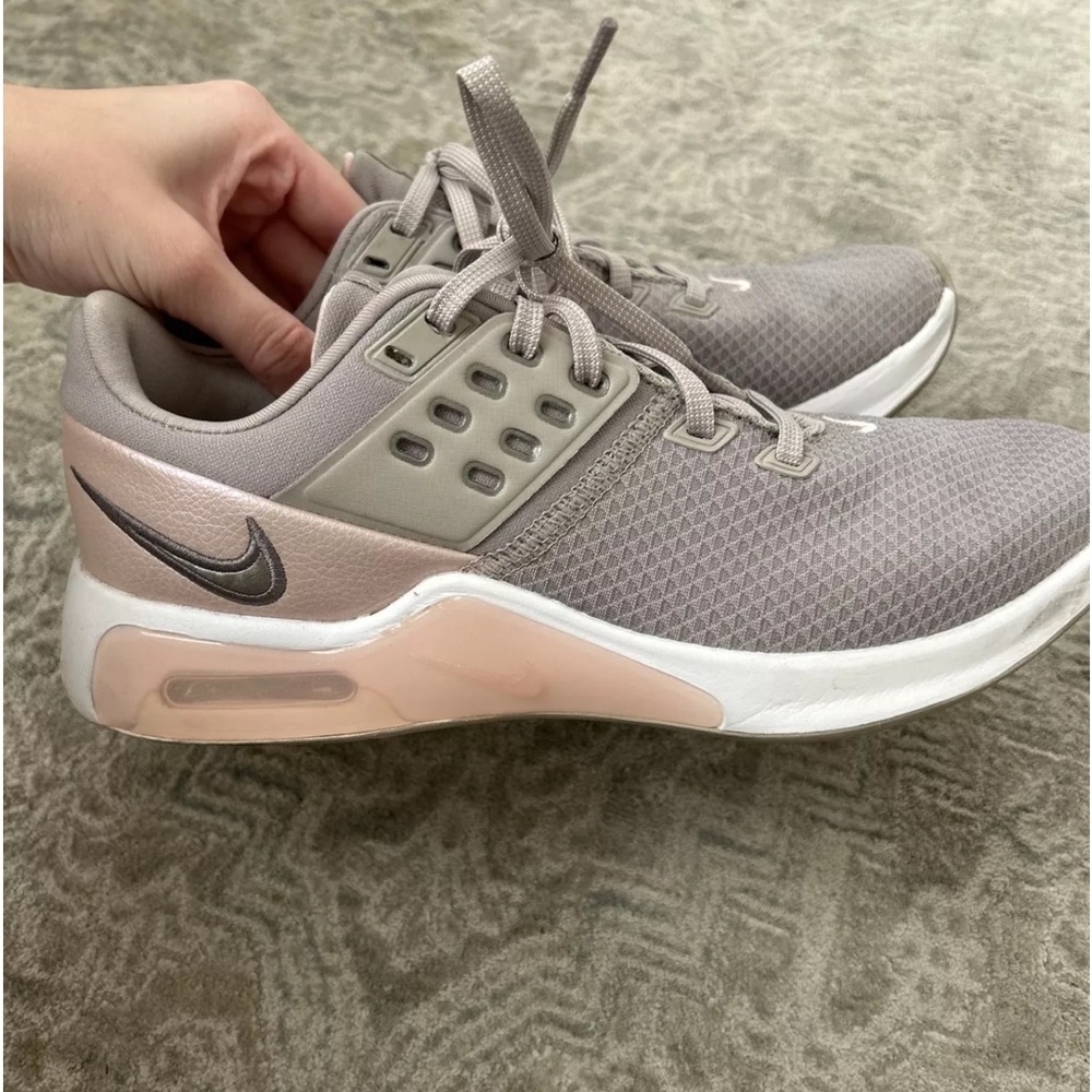 nike tennis shoes